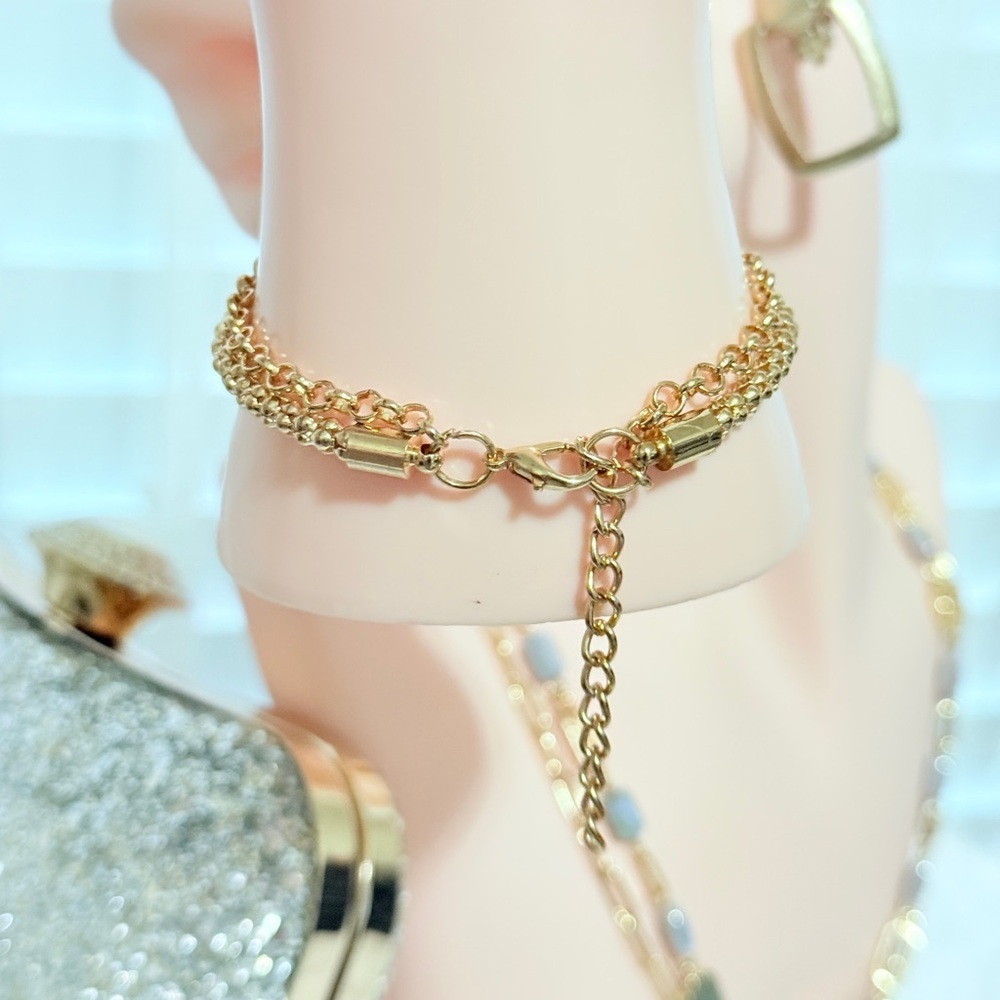 ⚜️ Gold Heart Charm Bracelet - Picture 4 of 5